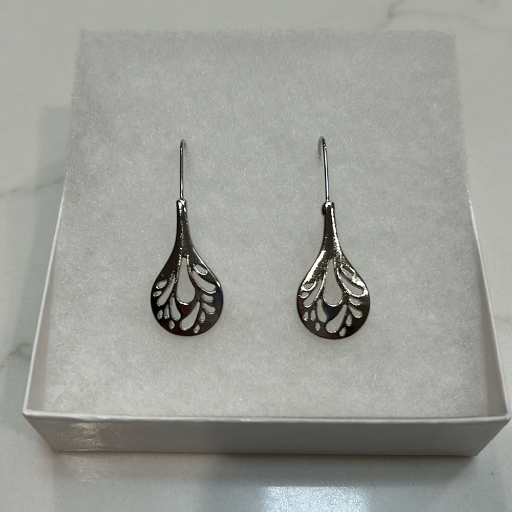 Silver drop earrings NWOT - never worn